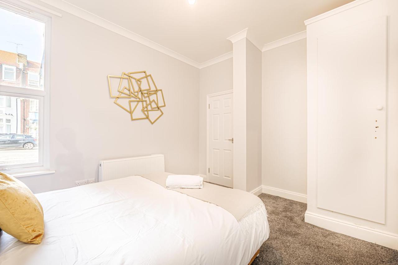 Luxury Apartments In Margate Centre Buitenkant foto